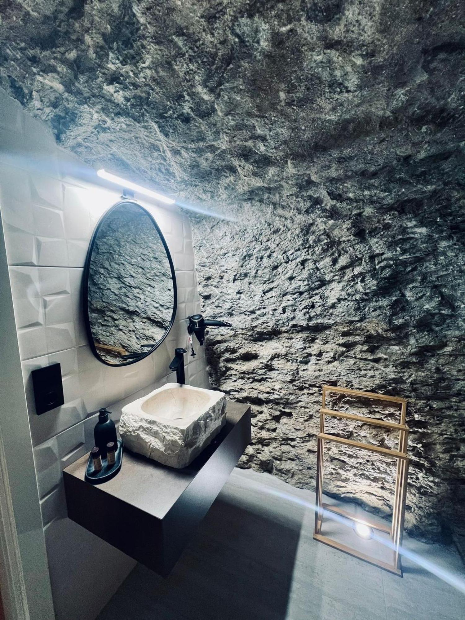 Cueva Luxe Las Calcetas Setenil De Las Bodegas Exterior photo